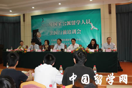 2010年國家公派留學人員出國前系列培訓在山東大學開班(6.7)1