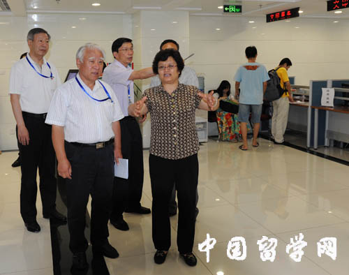 李衛紅副部長來留服中心調研黨建工作1