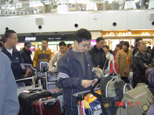 2006年新加坡獎學金項目第一批學生順利派出(12.11)2