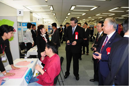 圖片報道:白章德主任率留學中國教育展代表團訪問日本2