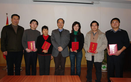 2007年中心領導班子及成員年終述職暨優秀職工表彰大會召開(1.25)1
