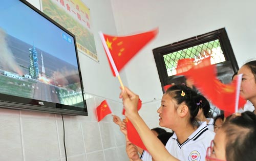 南京航空航天大學借神舟十號發射直播宣講科普2
