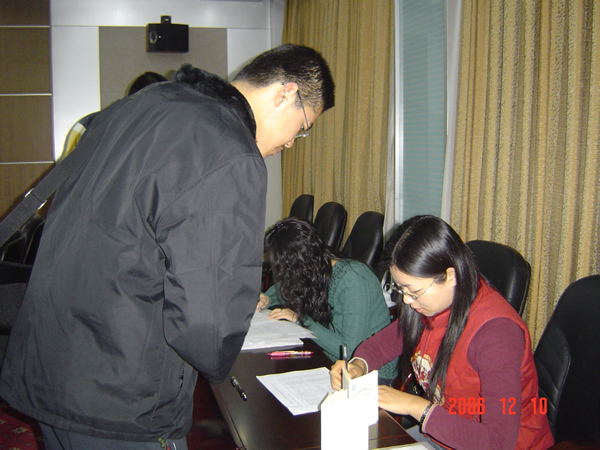 2006年新加坡獎學金項目學生首場培訓會順利結束(12.10)4