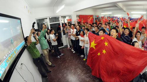 南京航空航天大學借神舟十號發射直播宣講科普1