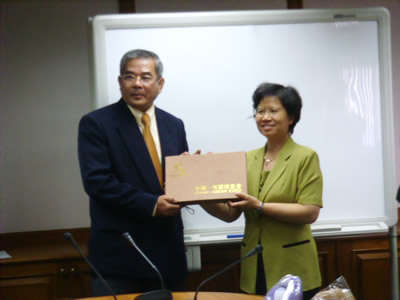 廣西民大赴泰國訪問團到達泰國班頌德·昭帕亞皇家大學(10.24)2