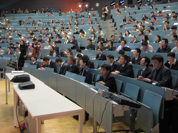 中心赴歐洲引進留學人才、技術項目工作團載譽歸來（12.4)2