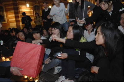 ［抗震救災］手牽手，心連心，我們一起向前邁進！(5.23)3