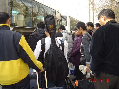 2006年新加坡獎學金項目第三批學生順利派出（12.18)1