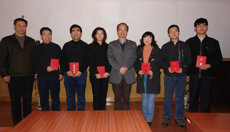 2007年中心領導班子及成員年終述職暨優秀職工表彰大會召開(1.25)3