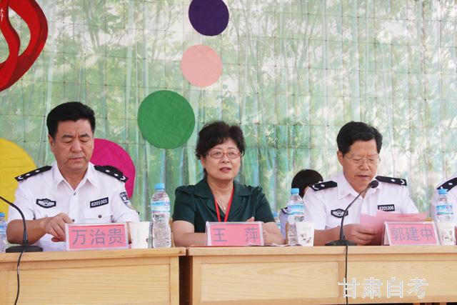 甘肅自考辦向兩所監獄捐贈自考教材5