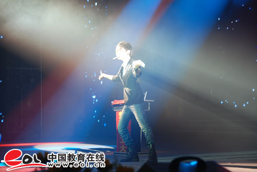 湖北第四屆自考校園文化節-白鴿呈祥1