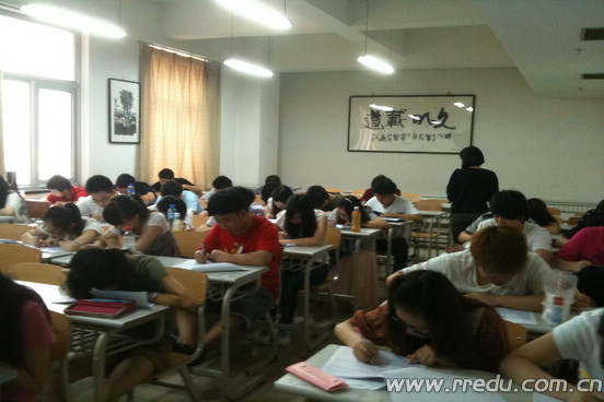 中國人民大學HND中心09級學生專業課考試圓滿結束1