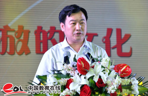 湖北省教育廳副廳長徐雁冰為大會致辭1