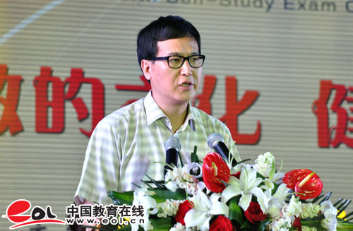 湖北省人民政府副秘書長黃國雄為大會致辭1