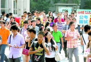 2012年重慶公務員考試實況：6000多人缺考 申論命題太冷1