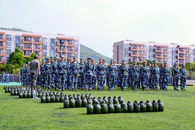 吉林大學珠海學院2014級新生軍訓順利開展6