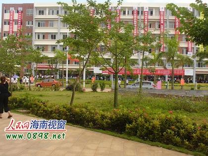 海南經貿職業技術學院做好迎接新生工作（組圖）1