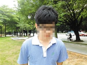 微博上指責校長并暴粗口 被學校開除1