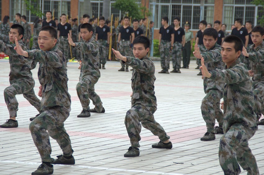 廣州南洋理工職業學院學生軍政教導隊成立三周年慶典大會隆重召開1