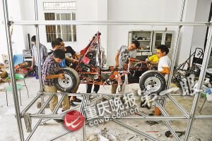 重慶大學生自造方程式賽車 排量0.6百公里加速5秒重慶大學生自造方程式賽車 排量0.6百公里加速5秒1