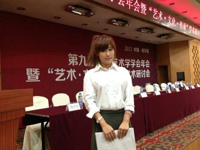 80后美女碩士通過鋼琴架起了友誼的橋梁1