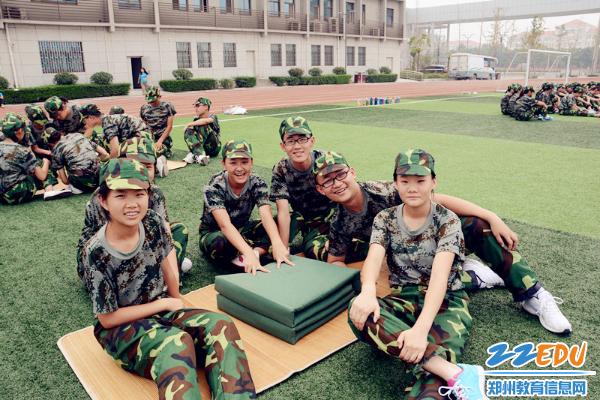 鄭州實驗高中軍訓進行時 辛苦感動樂趣多5