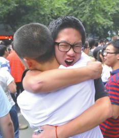 高考落下帷幕 挺過高考，青春萬歲！組圖1