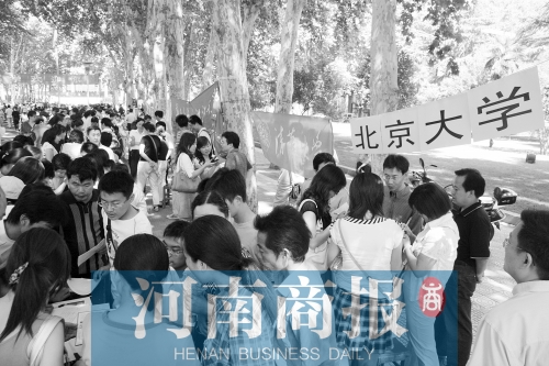 大學新生換專業該咋轉？專家建議：按大類招生大學新生換專業該咋轉？專家建議：按大類招生1