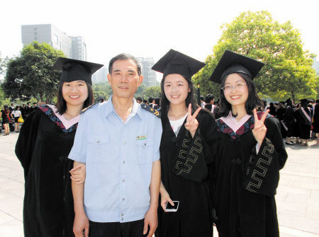 大學保安助數千學生考研被尊為導師1