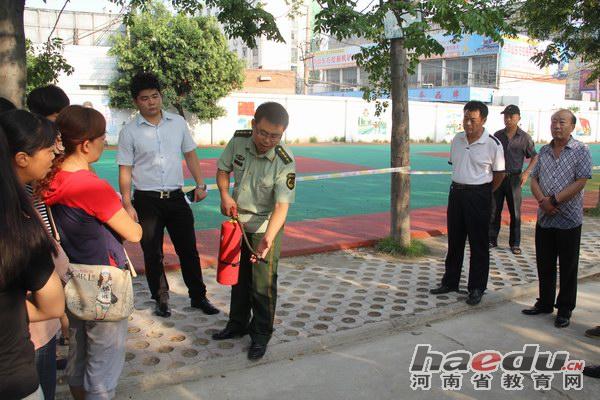 平頂山市新華路小學上好“消防安全第一課”3