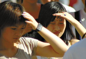 2013高考如遇高溫天氣：考生如何避免中暑2013高考如遇高溫天氣：考生如何避免中暑1