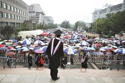 北大新任校長寄語畢業生堅持夢想 援引電影臺詞1