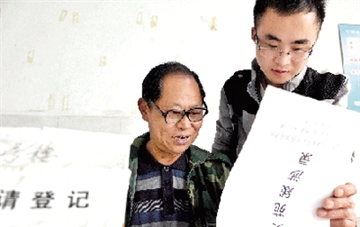 周口老書匠作詩2000首 為圓大學夢退休入校當門衛1