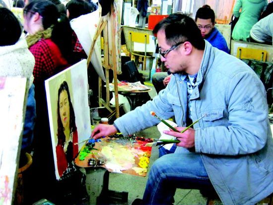 32歲藝考“考癡”7次沖擊中央美院 曾賣房復讀32歲藝考“考癡”7次沖擊中央美院 曾賣房復讀1