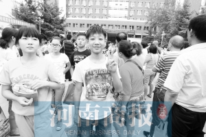 鄭州小升初“拼娃”期結束“拼爹”模式即將開啟鄭州小升初“拼娃”期結束“拼爹”模式即將開啟1