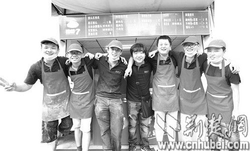 億萬富翁之子開包子店 “凈身出戶”當創一代1