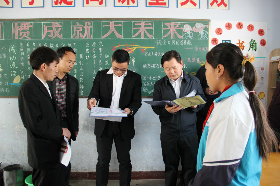 書香公益校園行活動在青銅峽市舉辦1