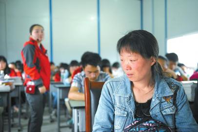 震后“全勤”班 母親帶女兒完成心愿1