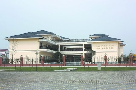 彭州一幼兒園20名老師教411個娃 11人是臨聘1