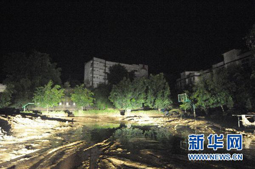 貴州望謨持續特大暴雨洪災造成四所中小學停課1
