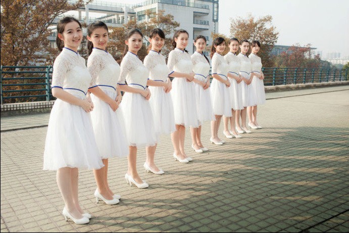 浙江大學禮儀隊美女白裙飄飄走紅網絡1