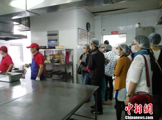 蘇州衛監創新舉措 家長可遠程監控學校食堂(圖)-中國教育2