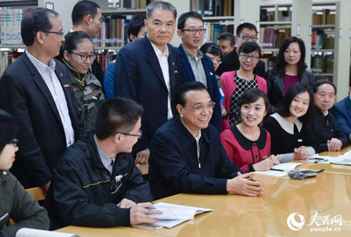 李克強與大學生分享讀書往事 每天早起排隊占座-中國教育1