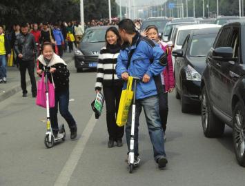 禁奧令難擋熱潮 萬人趕考