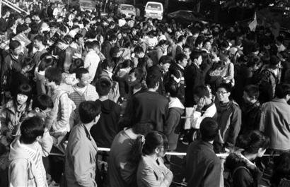 2012青島考研確認人數已破萬 排長龍場面壯觀1
