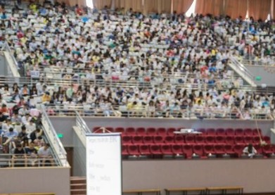 山東五千“考研大軍”體育館上課 課間欣賞雜技表演10