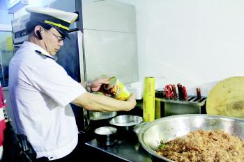 山東青島：學校食堂用“轉基因”須公示-中國教育1