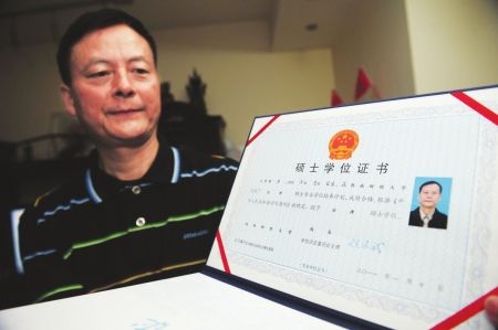 “最老碩士”57歲研究生還想繼續學下去1