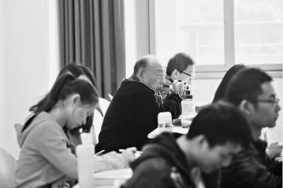 71歲學霸爺爺武大蹭課 欲惡補外語一年明年考研1