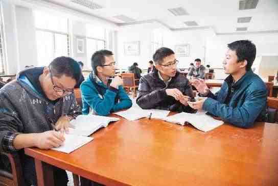 學霸寢室4人3年獲117項獎 全被保送研究生1